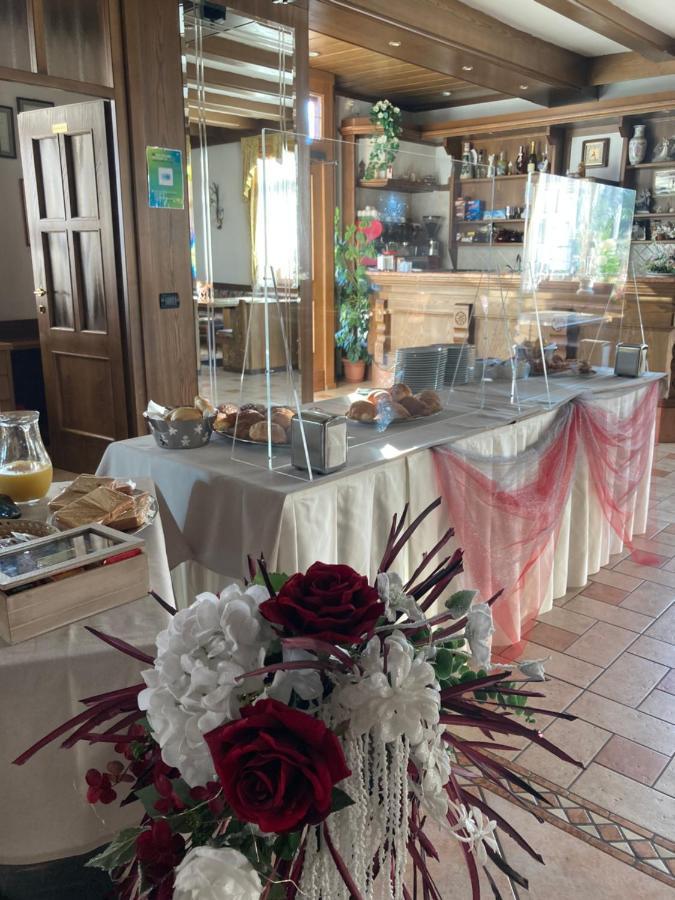 Sporminore Hotel Ristorante Scoiattolo מראה חיצוני תמונה