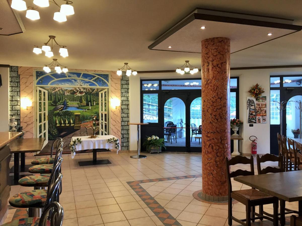 Sporminore Hotel Ristorante Scoiattolo מראה חיצוני תמונה